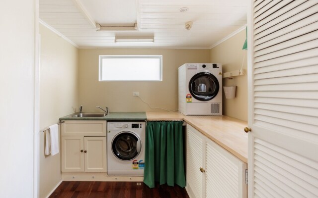 Wollaston House by the BnB Collection