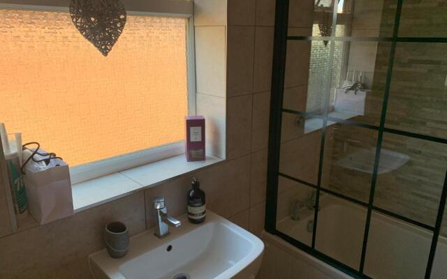 Impeccable Bungalow in Fair Oak, Hampshire