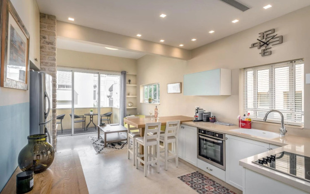 Ben-Gurion BLVD 2BDR close to the beach