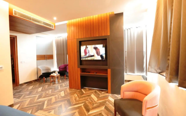 Hardik Palace By F9 Hotels