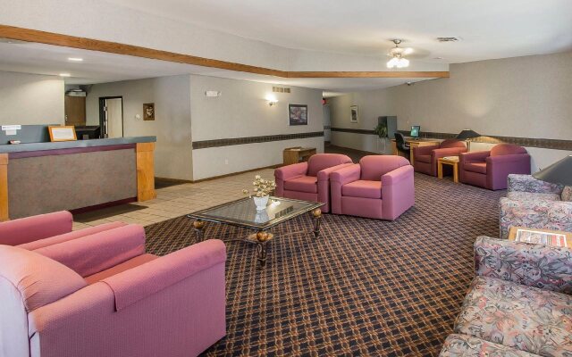 Econo Lodge Inn & Suites Menomonie