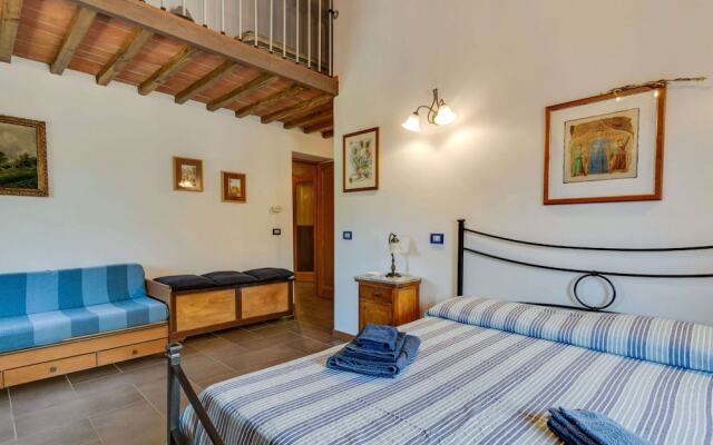 Tranquil Farmhouse in Terranova Bracciolini near Nightlife