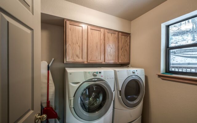 Bear Butte Lodge by Vtrips