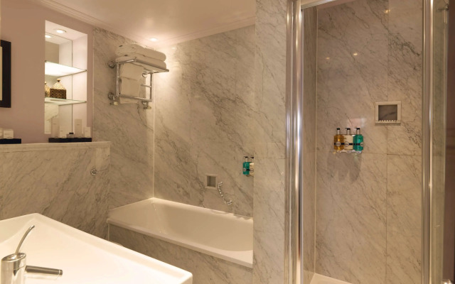 Radisson Blu Hotel, London Tottenham Court Road (formely Kenilworth)