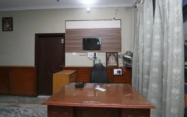 Maharaja Gold Guest House By OYO Rooms