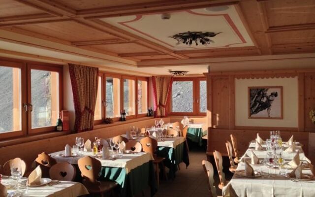 Rifugio Stoppani al Grost