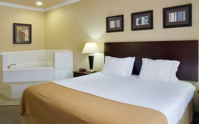 Holiday Inn Express Hotel & Suites Natchitoches, an IHG Hotel