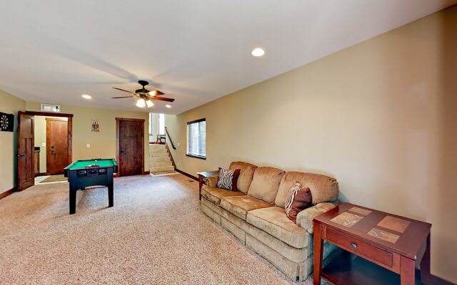 High End Executive Tahoe Home by RedAwning