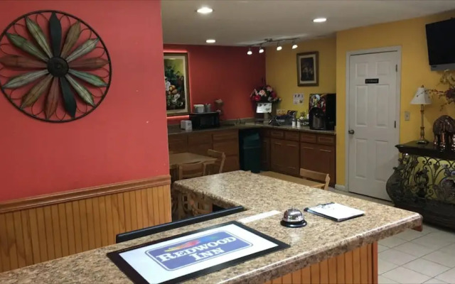 Redwood Inn and Suites