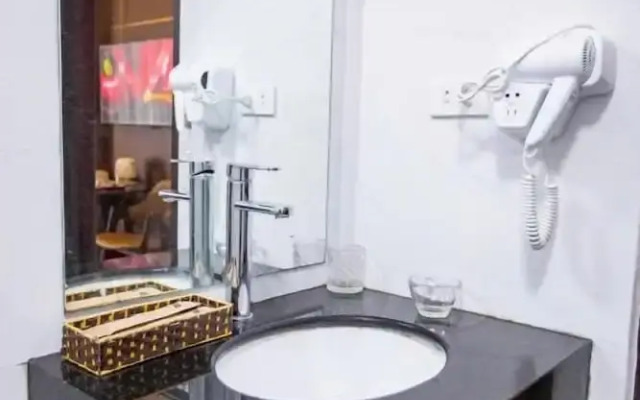 Hai Yen Hotel - 109 Tran Duy Hung