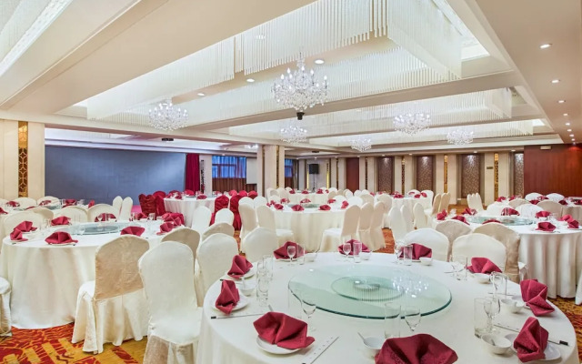 Golden Eagle Crown Executive Apartment