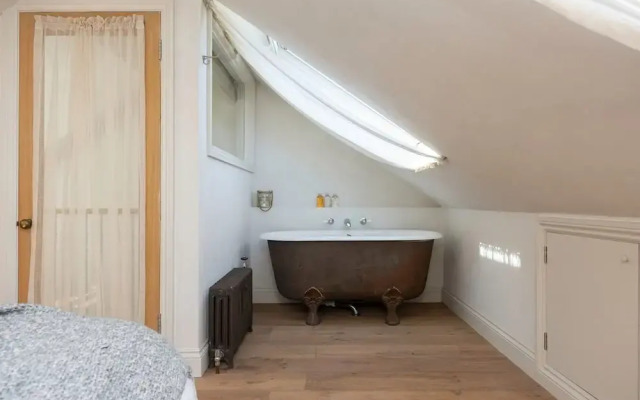 Host Stay The Walpole House