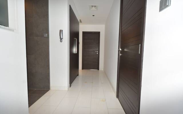 Cayan Tower by Deluxe Holiday Homes