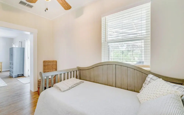 Cozy Ocala Retreat w/ Pool, Screened Lanai!