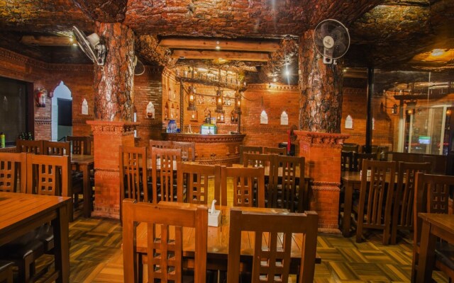 OYO 220 Grand Shivalaya Hotel And Restro