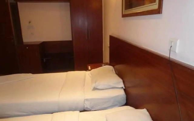 Capital O 67372 Halcyon Suites