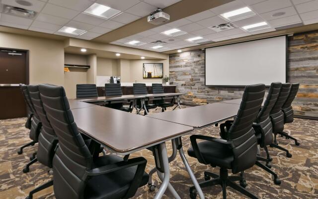 Best Western Plus Lacombe Inn & Suites