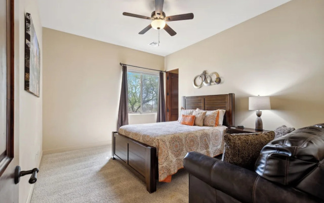 East Mesa Desert and Mountain Views: 5br, Pool