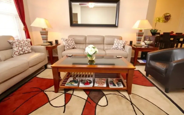 Poolside Penthouse Cabana 3 Bedroom Condo by Redawning