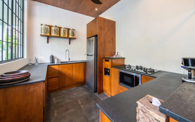 Splendid Private Villa, 4 BR, Canggu With Staff
