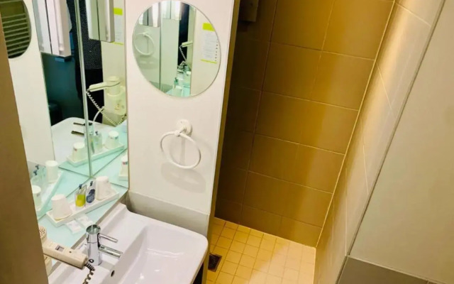 Standing Hotel Suites