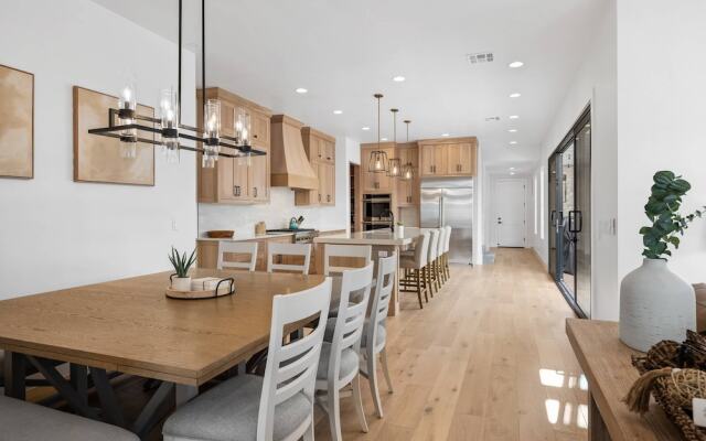 Desert Gem 7 Bedroom Home