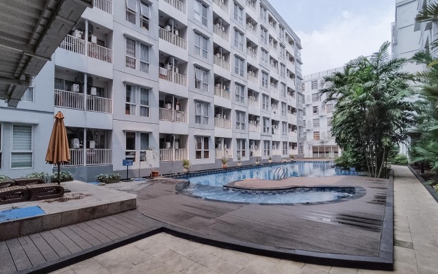 RedDoorz Apartment @ Skylounge Tamansari