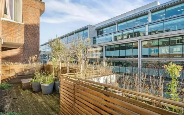 Luxurious 3-bed 2-bath Apartment in Belgravia
