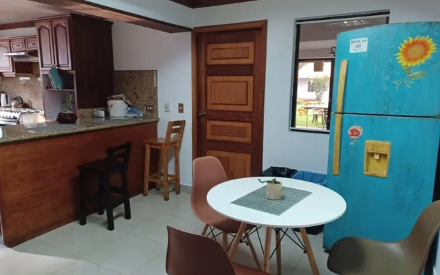 Hostal Mochiliers Bed and Breakfast