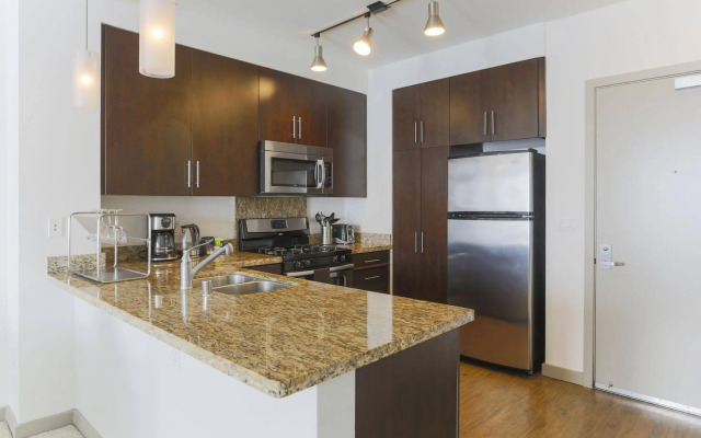 Ginosi East Bay Apartel