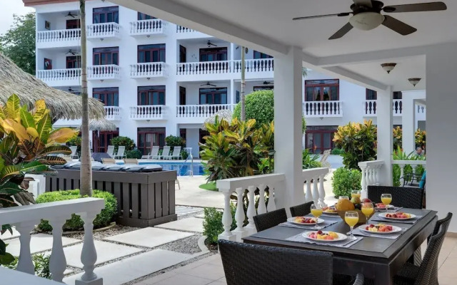 Magnificent and Spacious Poolside 3BR Condo