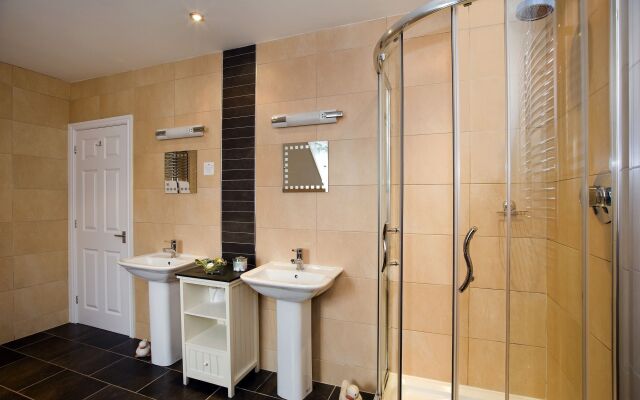 Wheatlands Lodge - Bed & Breakfast