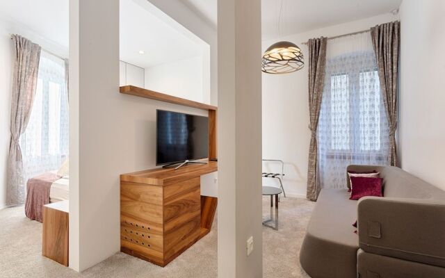 Starlight Luxury Suites