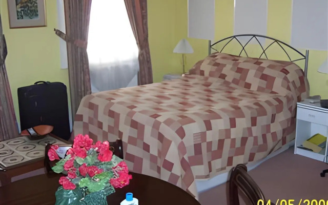 Kensington Court ApartHotel