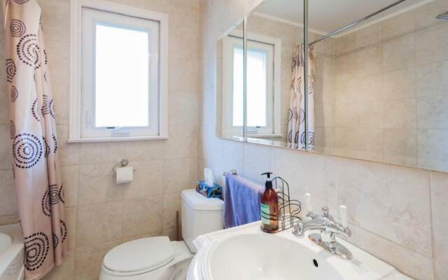 Beautiful Detached 6 Bedroom House