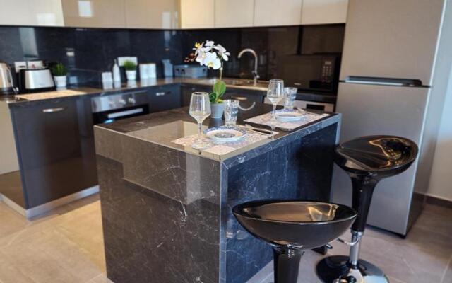 Merab Holidays Apartment Sunorama Beach Gardens 402