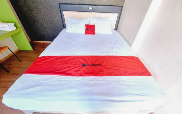 RedDoorz Syariah near Lippo Plaza Batu – Guest Rooms – Batu