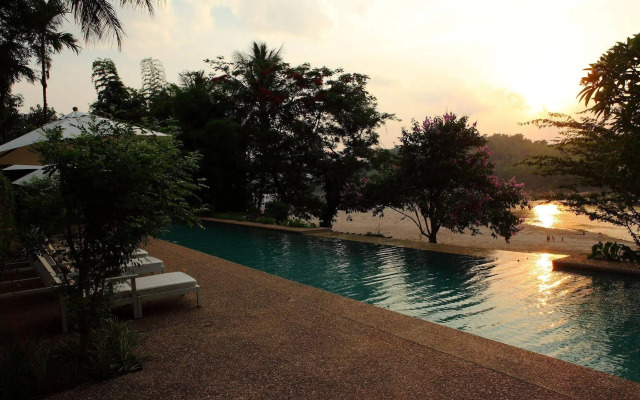 Sunset Villa by Burasari
