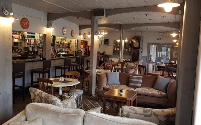 Harbour Moon Inn