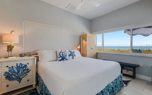 Flamingo Bay 4 Bedroom Home by RedAwning