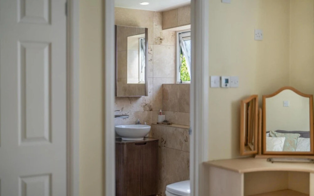 NEW 3BD Flat in the Heart of Bushey