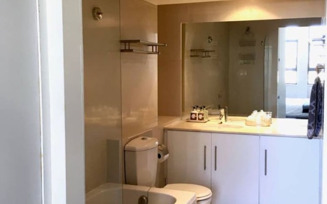 Modern One Bedroom Apartment With City Views