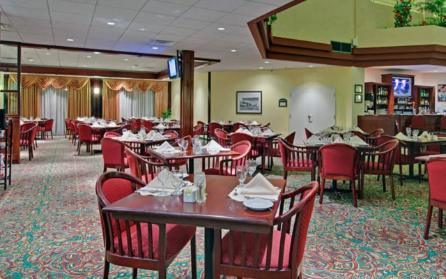 Holiday Inn Montreal Longueuil by IHG