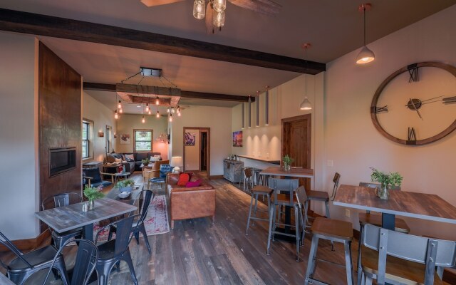 Golden Stone Inn