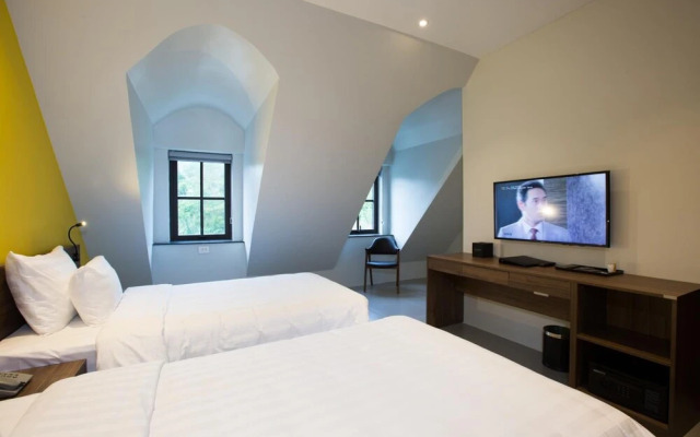 The Twin Hotel