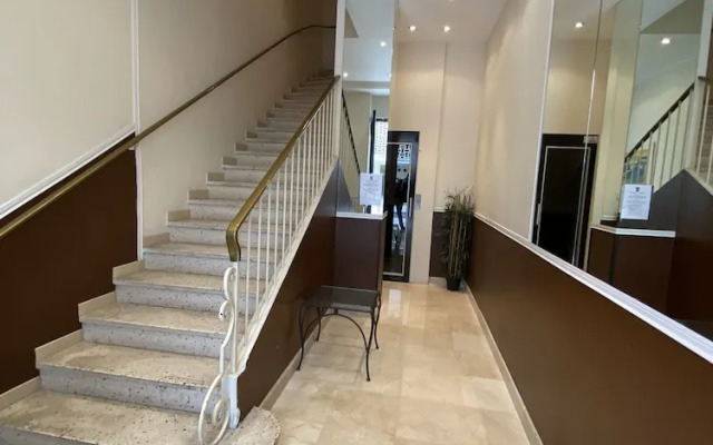 Cannes Holiday Suites