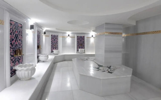 Queen Hotel & Spa