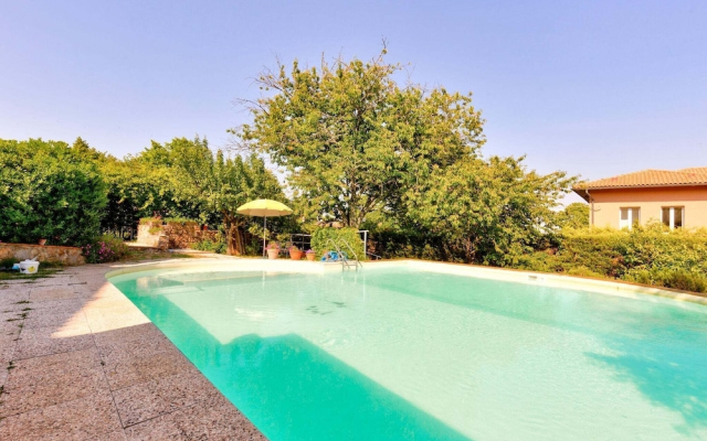 Cutesy Apartment in Boccheggiano With Swimming Pool