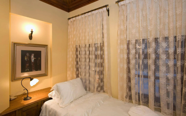 Kaucuk Hotel