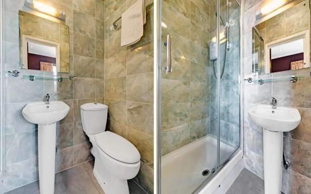 OYO Bostons Manor Hotel, Hanwell London